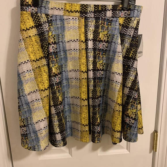 RUNWAY- MINI SKIRT (Matching top in closet) - Picture 3 of 4